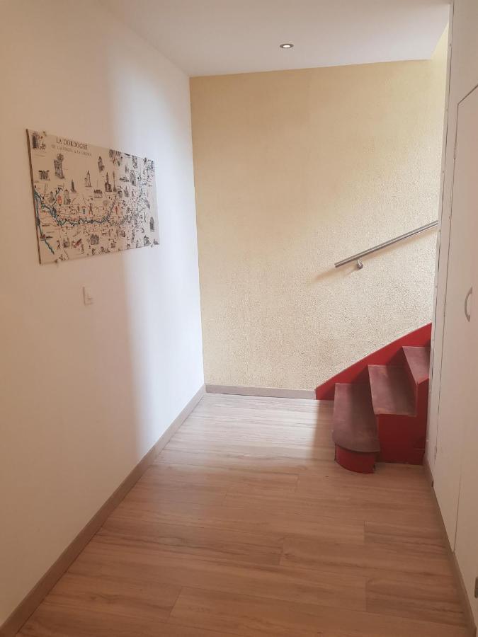 10 - Joli Studio Avec Deux Lits, Tout Equipe Pour 1, 2 Ou 3 Personnes Maximum, Vue Sur Parc Arbore, Parking Privatif Gratuit, Grand Fourgon Possible, Tout Le Linge De Maison Est Fourni Razac-sur-lʼIsle Exteriör bild