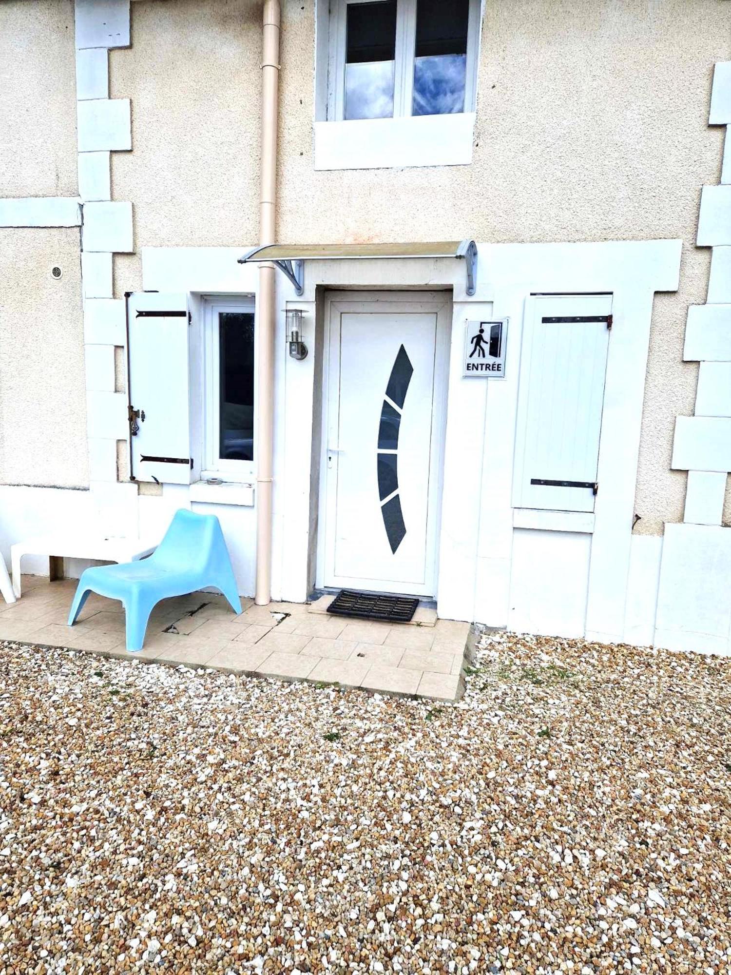 10 - Joli Studio Avec Deux Lits, Tout Equipe Pour 1, 2 Ou 3 Personnes Maximum, Vue Sur Parc Arbore, Parking Privatif Gratuit, Grand Fourgon Possible, Tout Le Linge De Maison Est Fourni Razac-sur-lʼIsle Exteriör bild